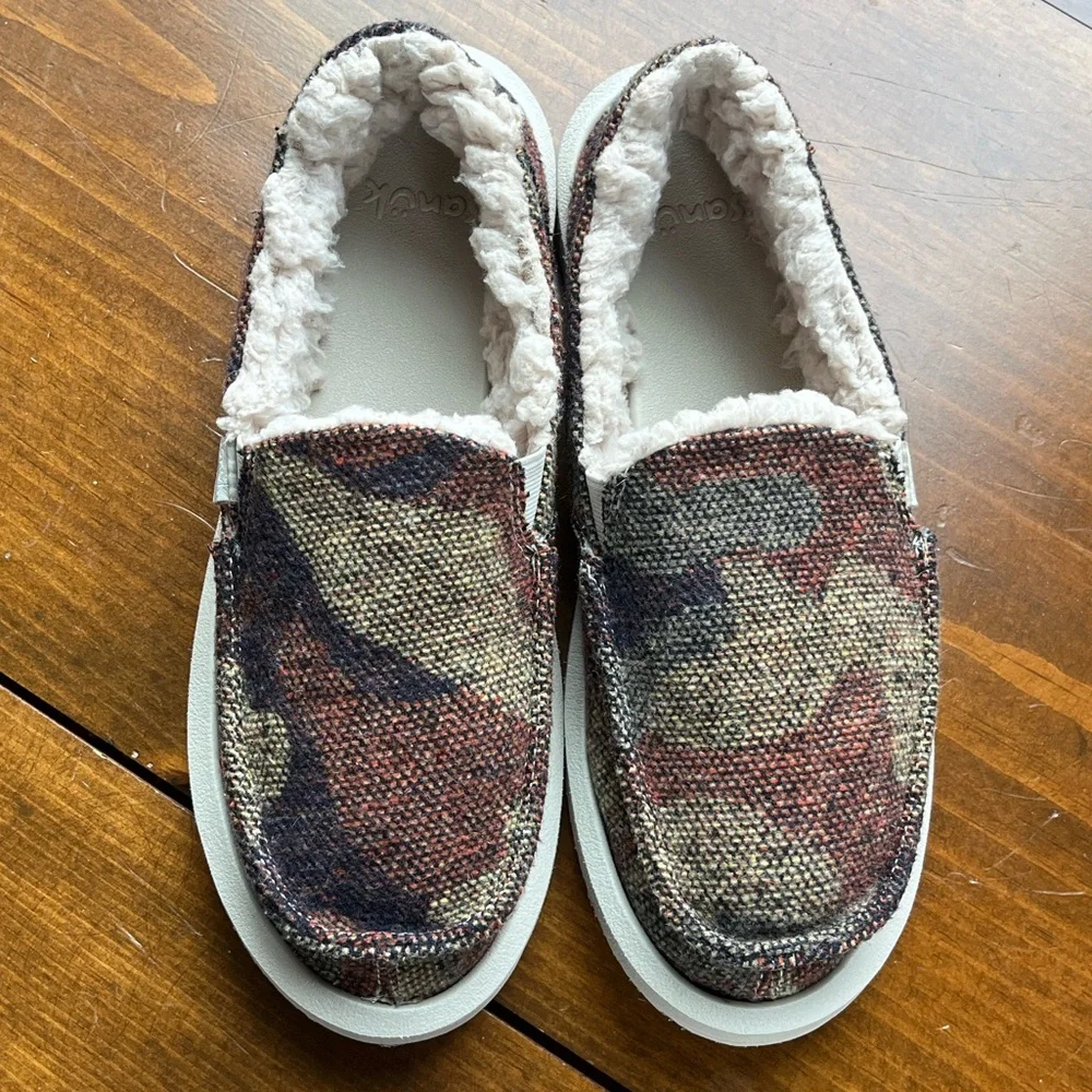 Sanuk Lined Loafers Camouflage Size 9